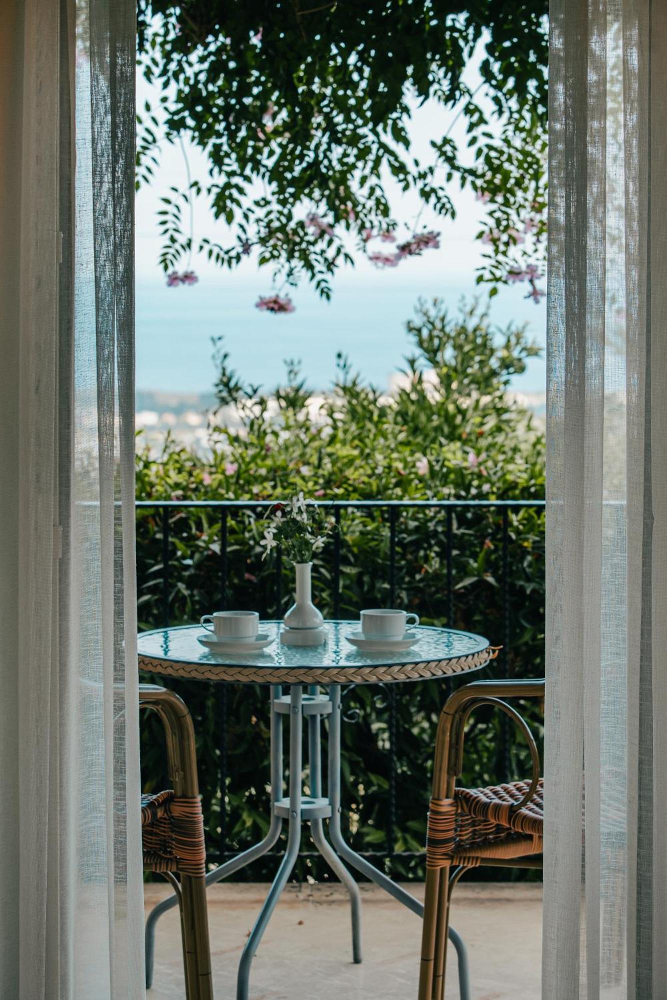 Хостел Bellapais Gardens Экстерьер фото
